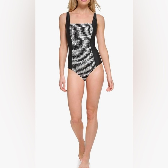 NWT Calvin Klein Woman’s Full Coverage Pleated Panel One Piece Swimsuit Size 6 - Picture 1 of 13